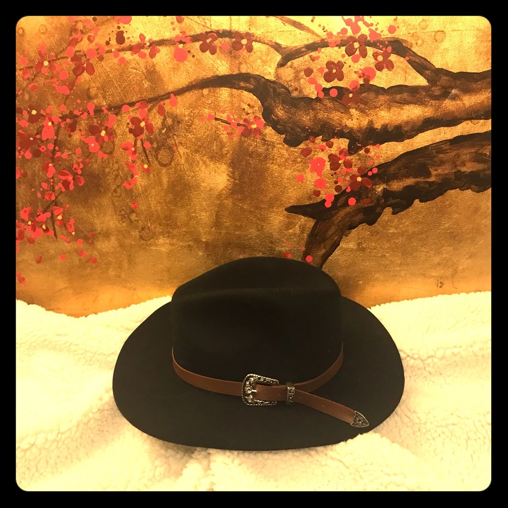 NWOT Earthbound boho black hat w/ accent buckle🖤